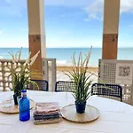 Beachfront House 샬레 *
