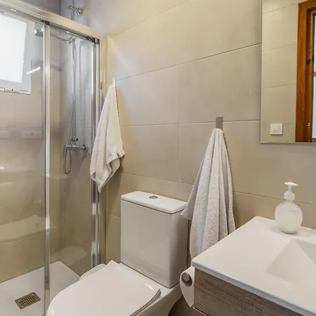 Beachfront House * Piles