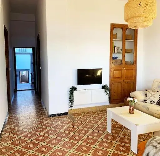 Beachfront House * 皮莱斯