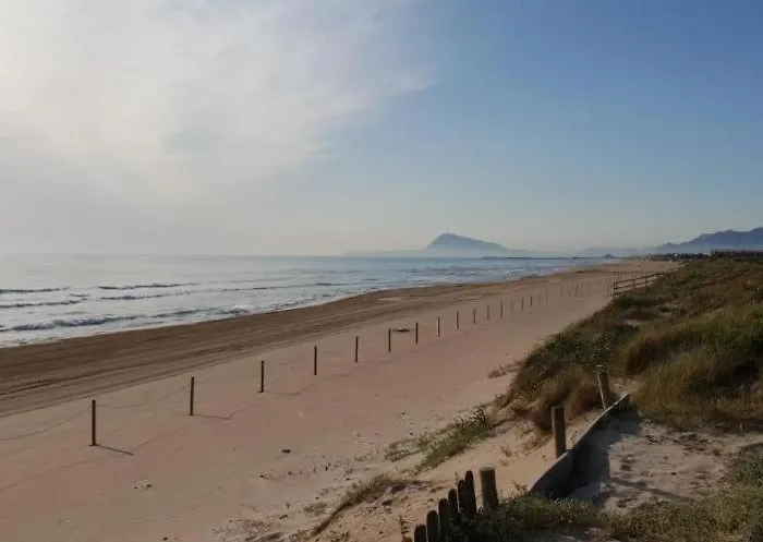Beachfront House 皮莱斯